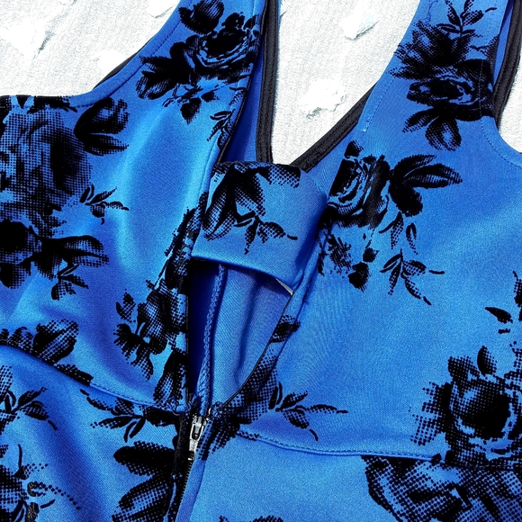 Dress - Picture 3 of 4